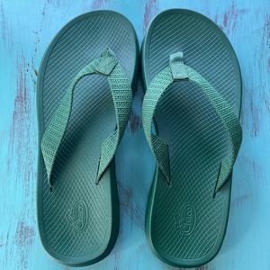Chaco flip flop sandals size 10